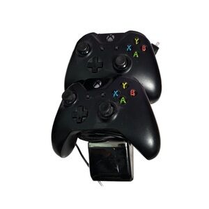 Xbox One Controllers + Charger/Stand